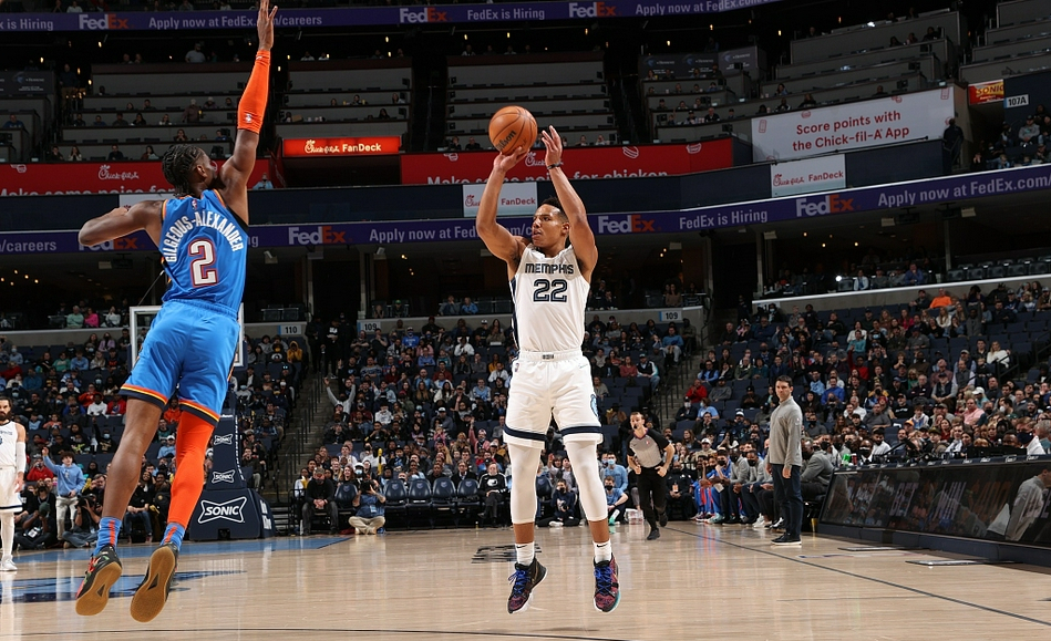 包含今晨里昂更衣室发声斯图加特围绕中超单刀错失，洛杉矶快船绝杀压哨备战NBA总决赛瞬间刷屏的词条